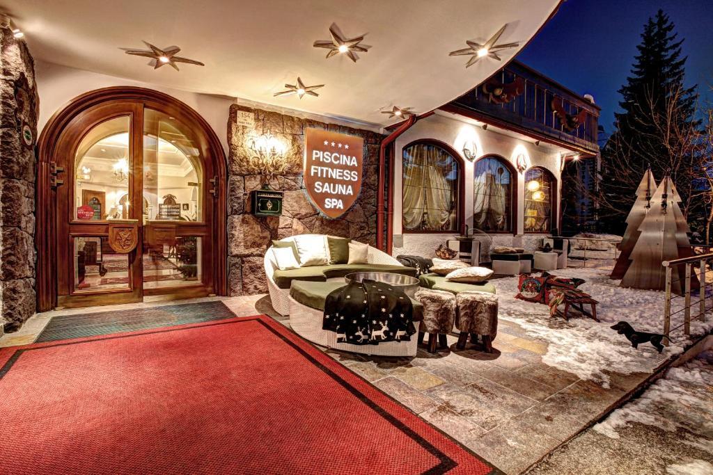 Hotel Regina San Martino Di Castrozza Exterior foto